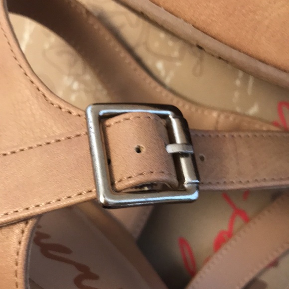 American Rag Tan Sandal Wedges size 5.5 with Strappy Design & Silver Hardware - Picture 12 of 12